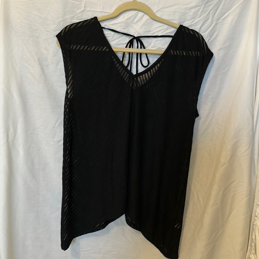 White House Black Market size small black top
